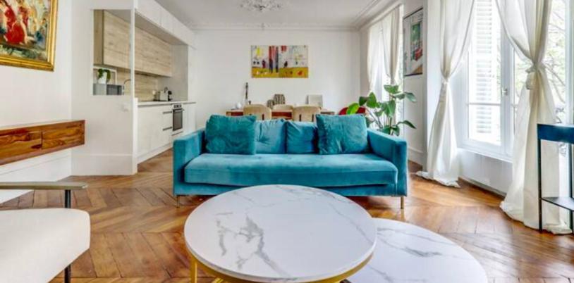 The Lady In Red - Romantic & Silky - Notre Dame Appartement